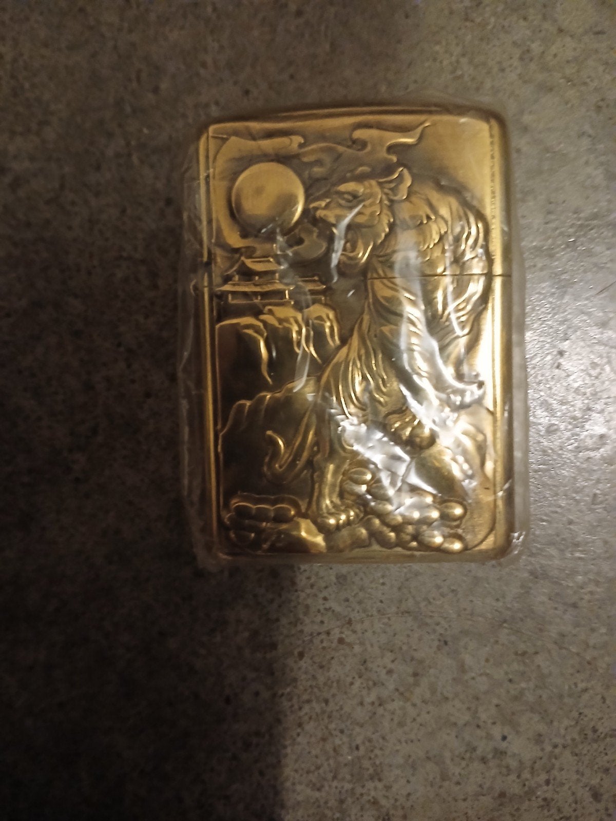 Zippo Aansteker - Zo Goed als Nieuw - Gouden Tijger Design, Ophalen of Verzenden, Zo goed als nieuw, Aansteker
