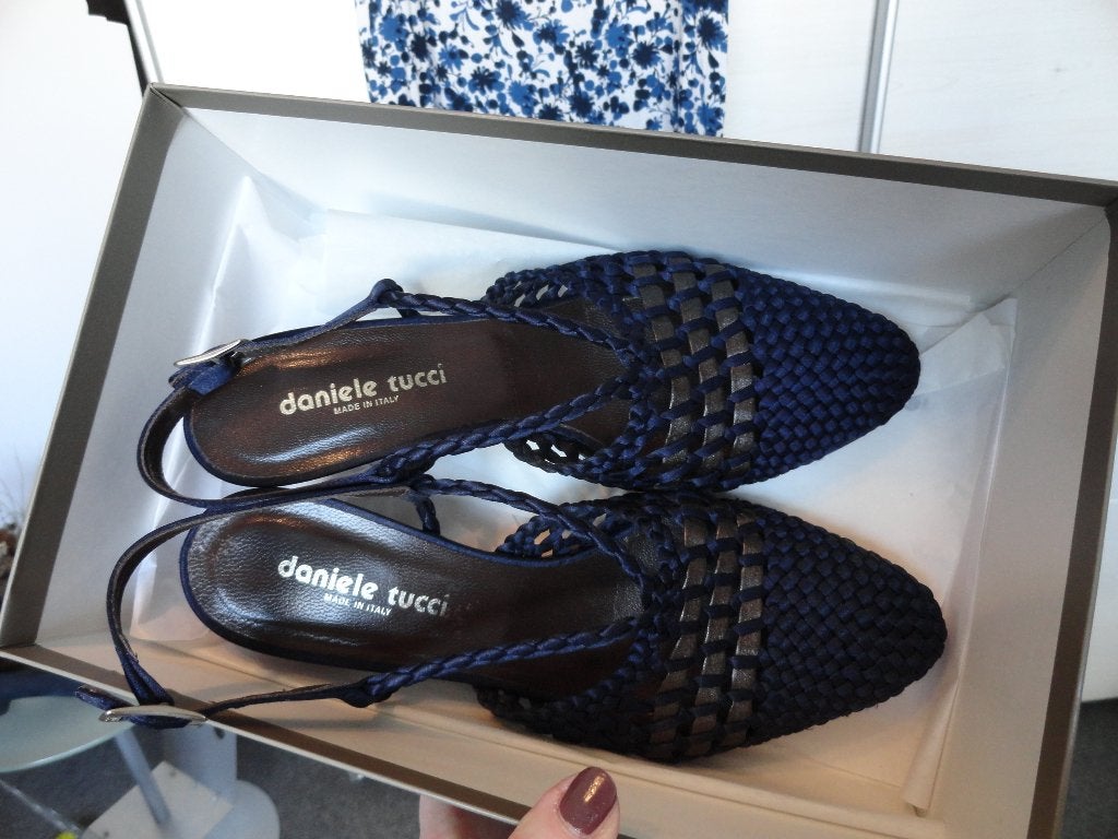 Dames stijlvolle slingback pumps Daniele Tucci 38,5 = 38 NL, Sandalen of Muiltjes, Zo goed als nieuw, Verzenden, Blauw