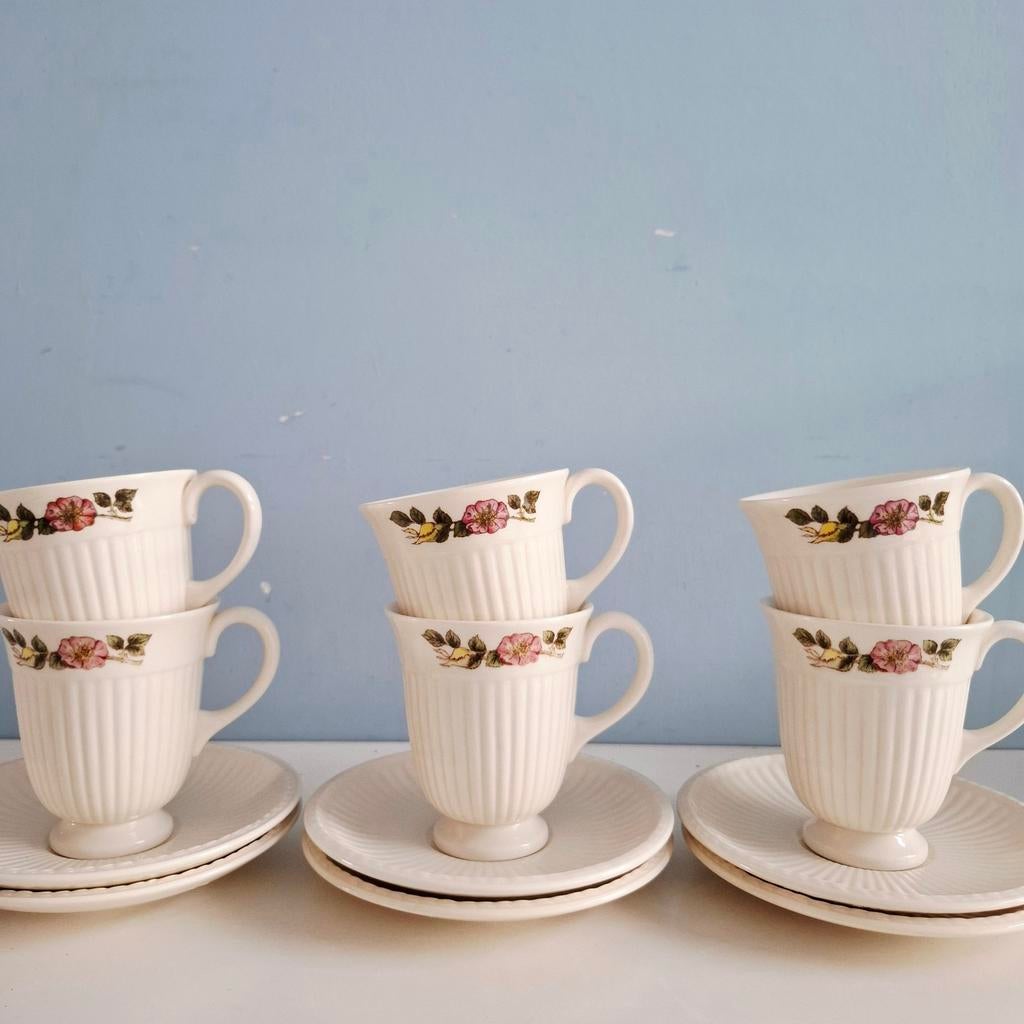 Wedgwood 'Briar Rose', 6 koffie kop en schotels, Huis en Inrichting, Ophalen of Verzenden, Zo goed als nieuw, Wedgwood, Kop(pen) en/of Schotel(s)