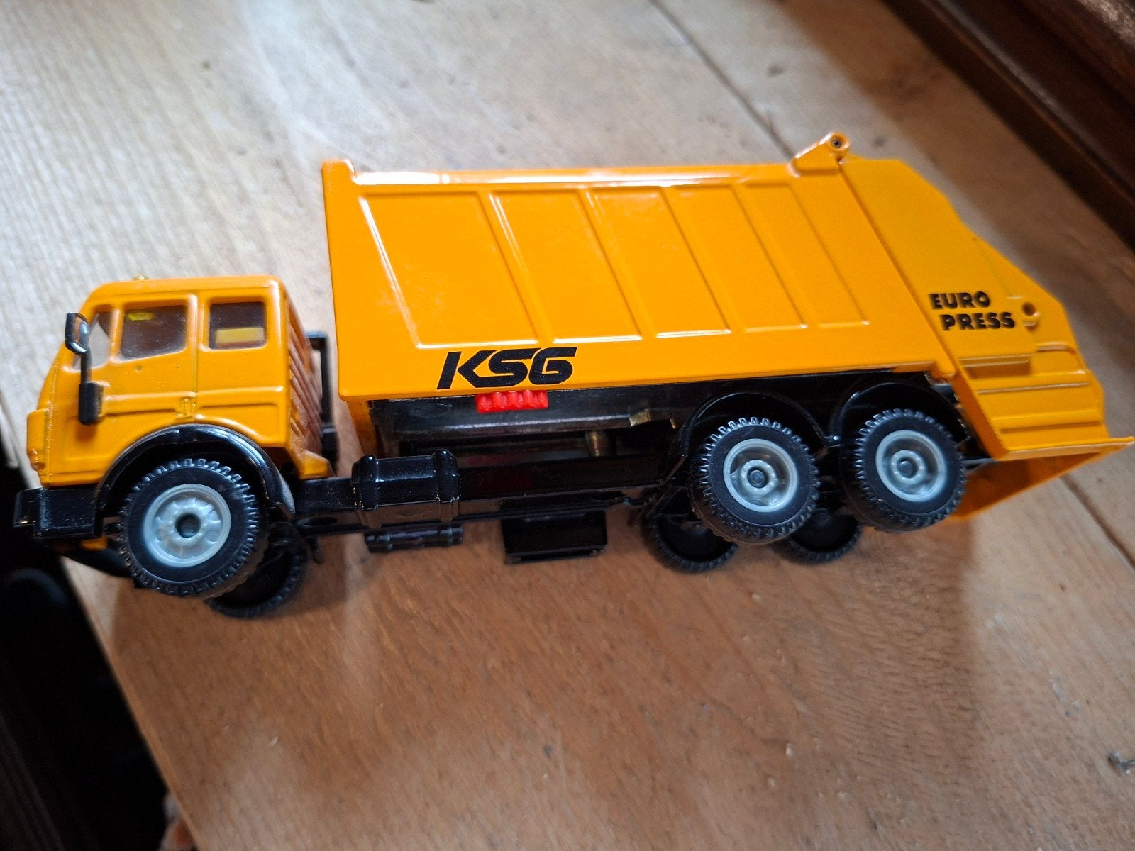 Siku Vuilniswagen KSG Euro Press - Speelgoed, Hobby en Vrije tijd, Modelauto's | 1:43, Ophalen of Verzenden, Gebruikt