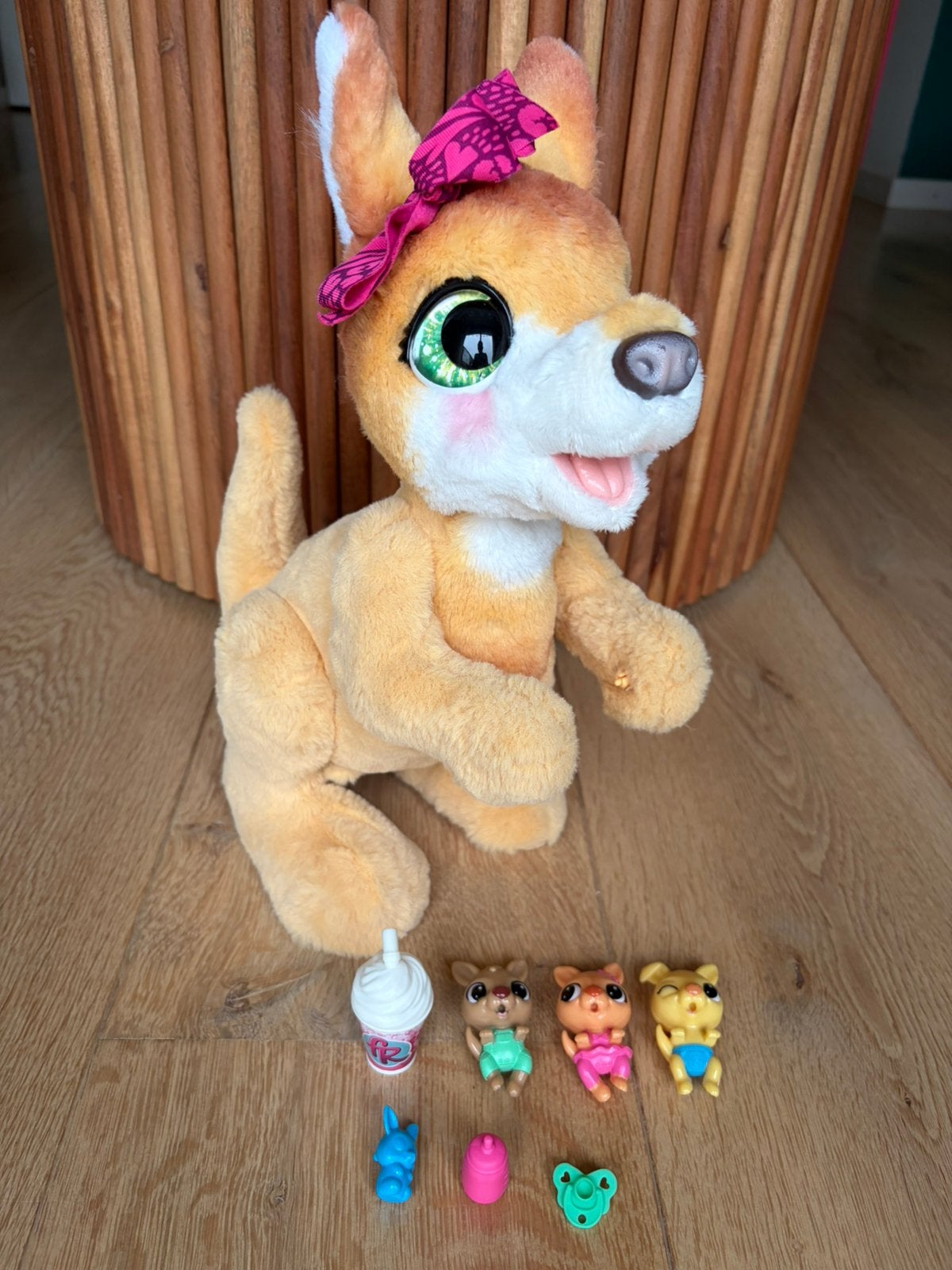 FurReal Mama Josie de Kangoeroe compleet met 3 baby’s & acc, Ophalen, Zo goed als nieuw, Jongen of Meisje