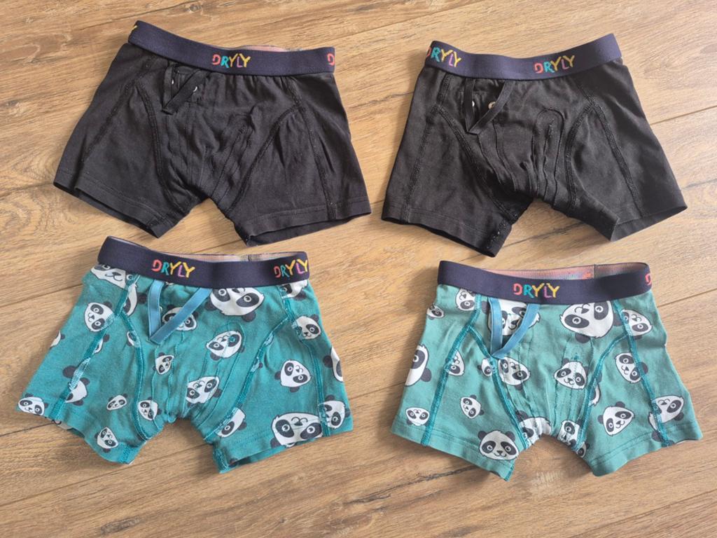 4 Dryly plaswekker boxershorts maat 110/116 - Panda en Zwart, Kinderen en Baby's, Kinderkleding | Maat 110, Ophalen of Verzenden