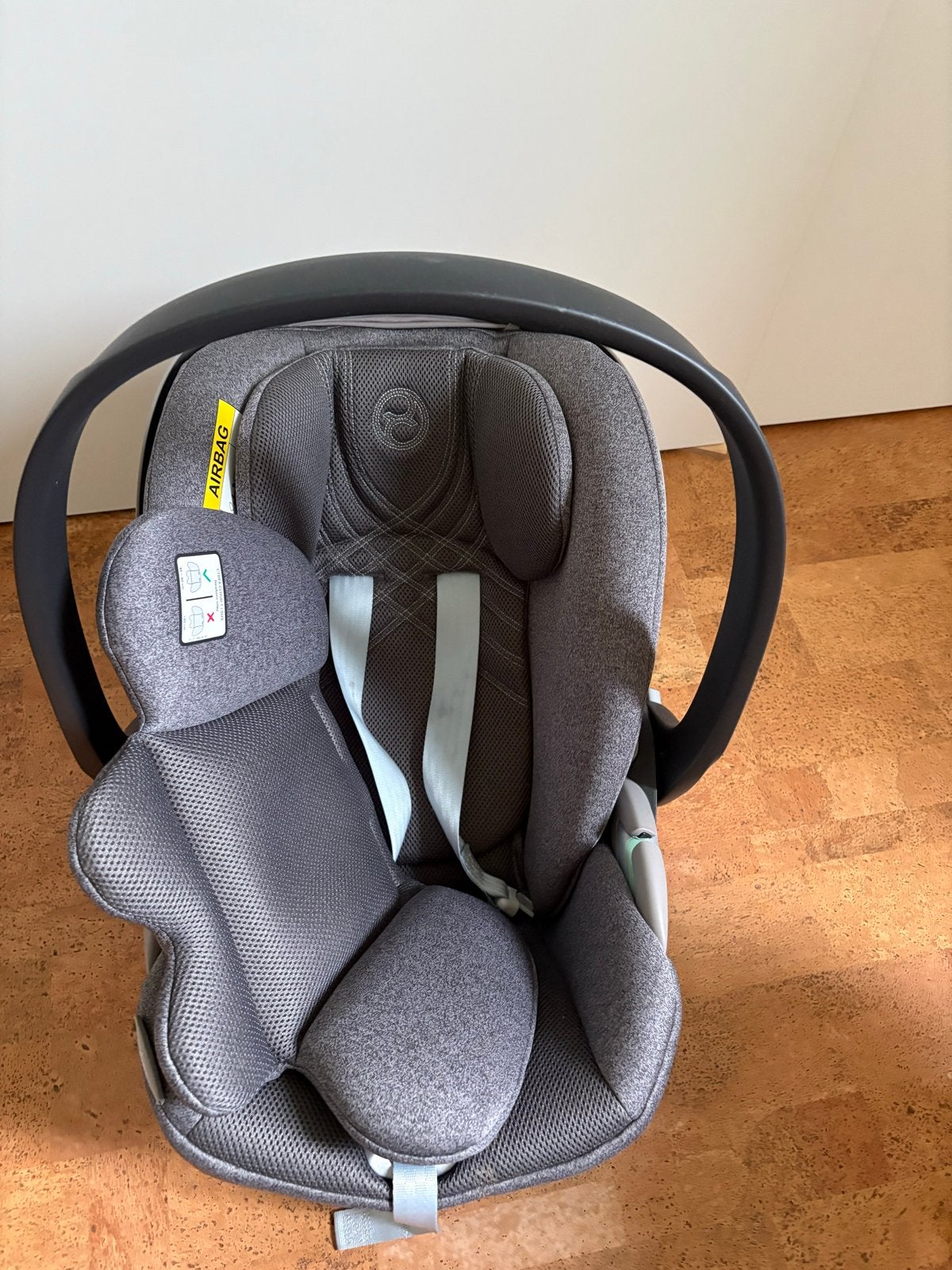 Cybex Aton M i-Size autostoel met base, Autogordel of Isofix, Verstelbare rugleuning, Zo goed als nieuw, 0 t/m 13 kg