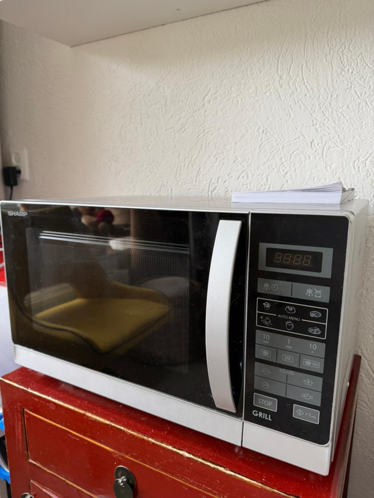 Sharp R756, Witgoed en Apparatuur, Ophalen, Zo goed als nieuw, Grill
