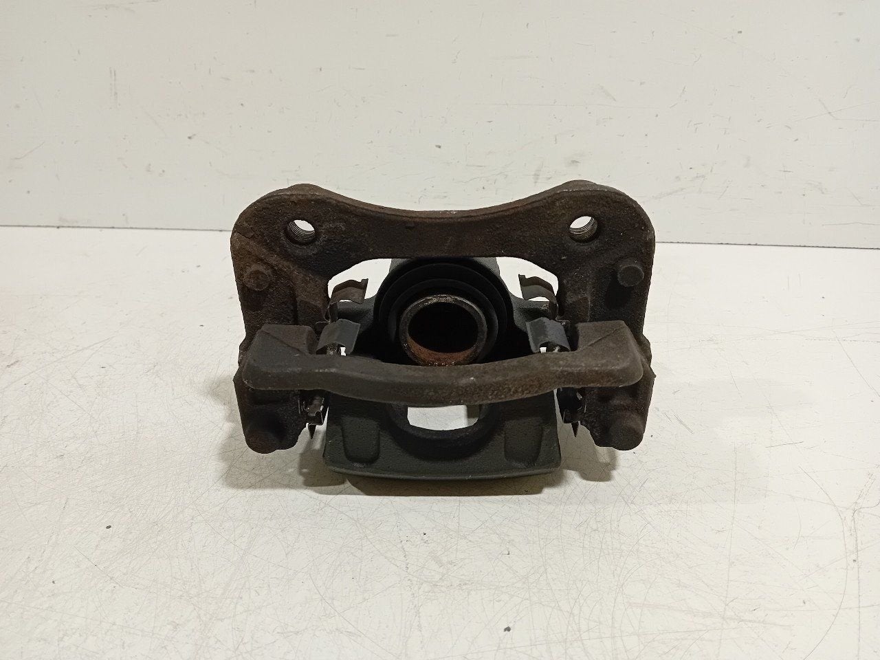 Remklauw links achter Hyundai Tucson, Onderdelen@venauto.nl, Van der Ven Autorecycling B.V., Gebruikt, Ettenseweg 76, 4706 PB Roosendaal, The Netherlands