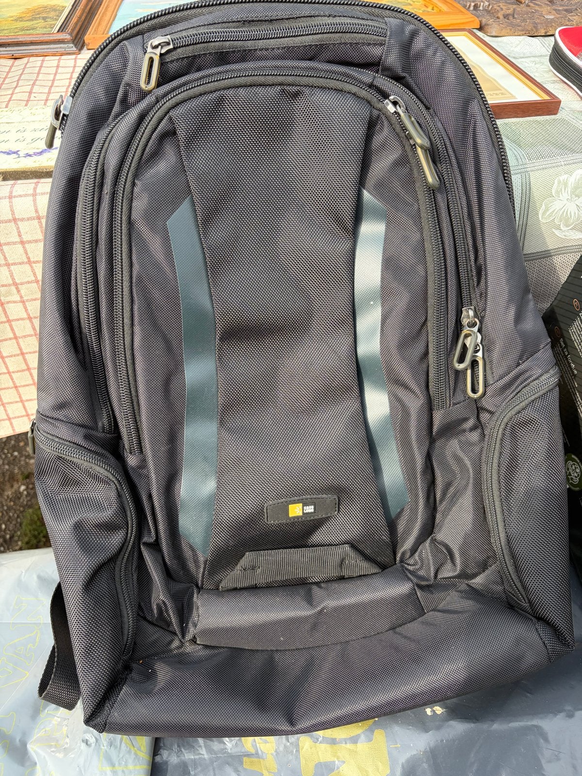 Zwarte Case Logic rugzak - Ideaal voor laptop en reizen, Gebruikt, 25 tot 40 cm, Ophalen of Verzenden, Overige merken