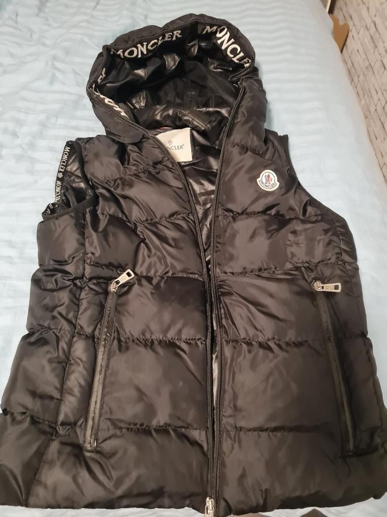 Jongens bodywarmer maat M merk moncler, Ophalen of Verzenden, Zo goed als nieuw, Maat 46 (S) of kleiner, Zwart