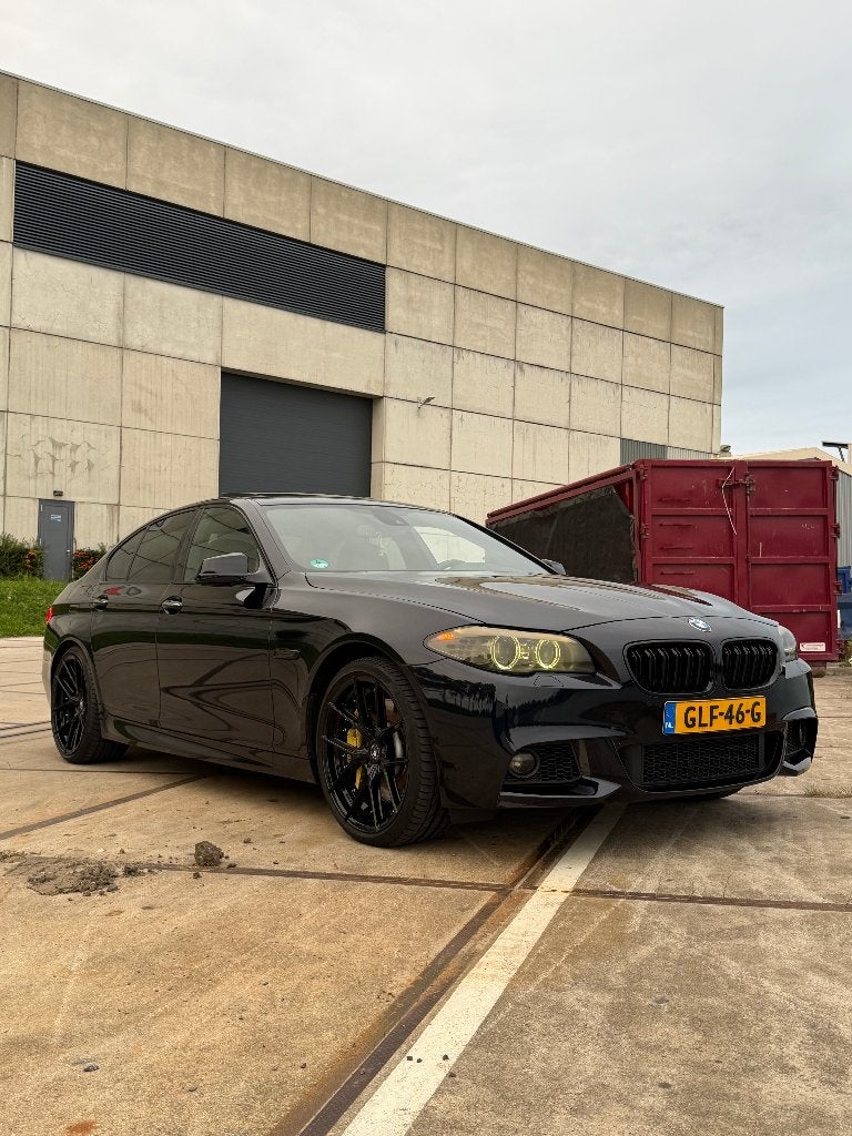 BMW 5-Serie 550i 408pk Aut. 2011 Zwart, Auto's, Automaat, Achterwielaandrijving, 8 cilinders, 2000 kg