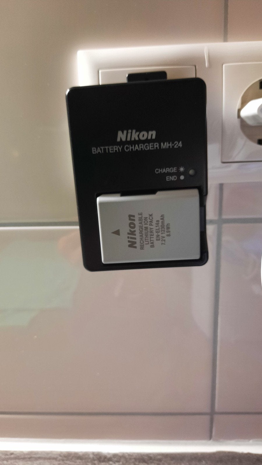 Nikon MH-24 Batterijlader met EN-EL14a Accu, Audio, Tv en Foto, Opladers, Zo goed als nieuw, Ophalen of Verzenden