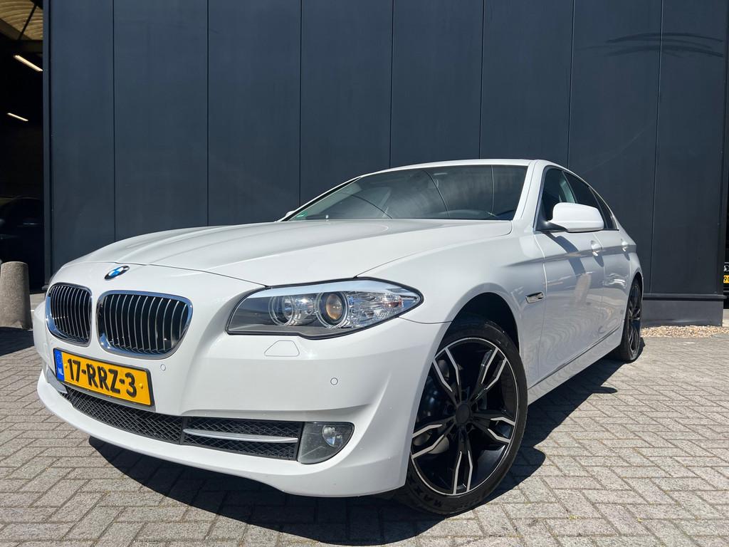 BMW 5-serie 523i 6Cil/Aut/Navi/Dak/19'Lmv/Nap!, Auto's, Euro 5, Achterwielaandrijving, Gebruikt, 2000 kg