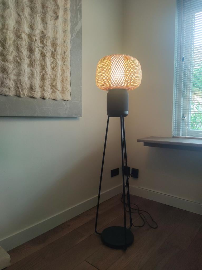 IKEA SYMFONISK Vloerlamp met WiFi-speaker, bamboe/zwart, 100 tot 150 cm, Modern, Scandinavisch, Smart Home, Ophalen of Verzenden
