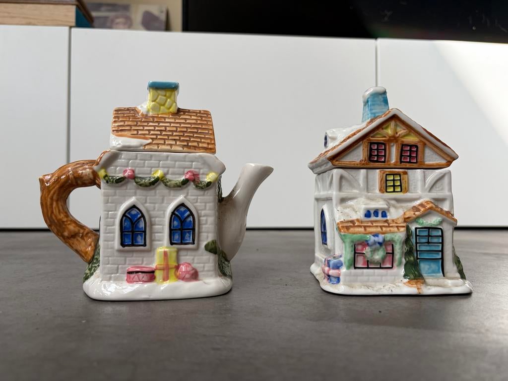 Kersthuisjes theepot en suikerpot/melkkannetje set, Ophalen of Verzenden, Zo goed als nieuw