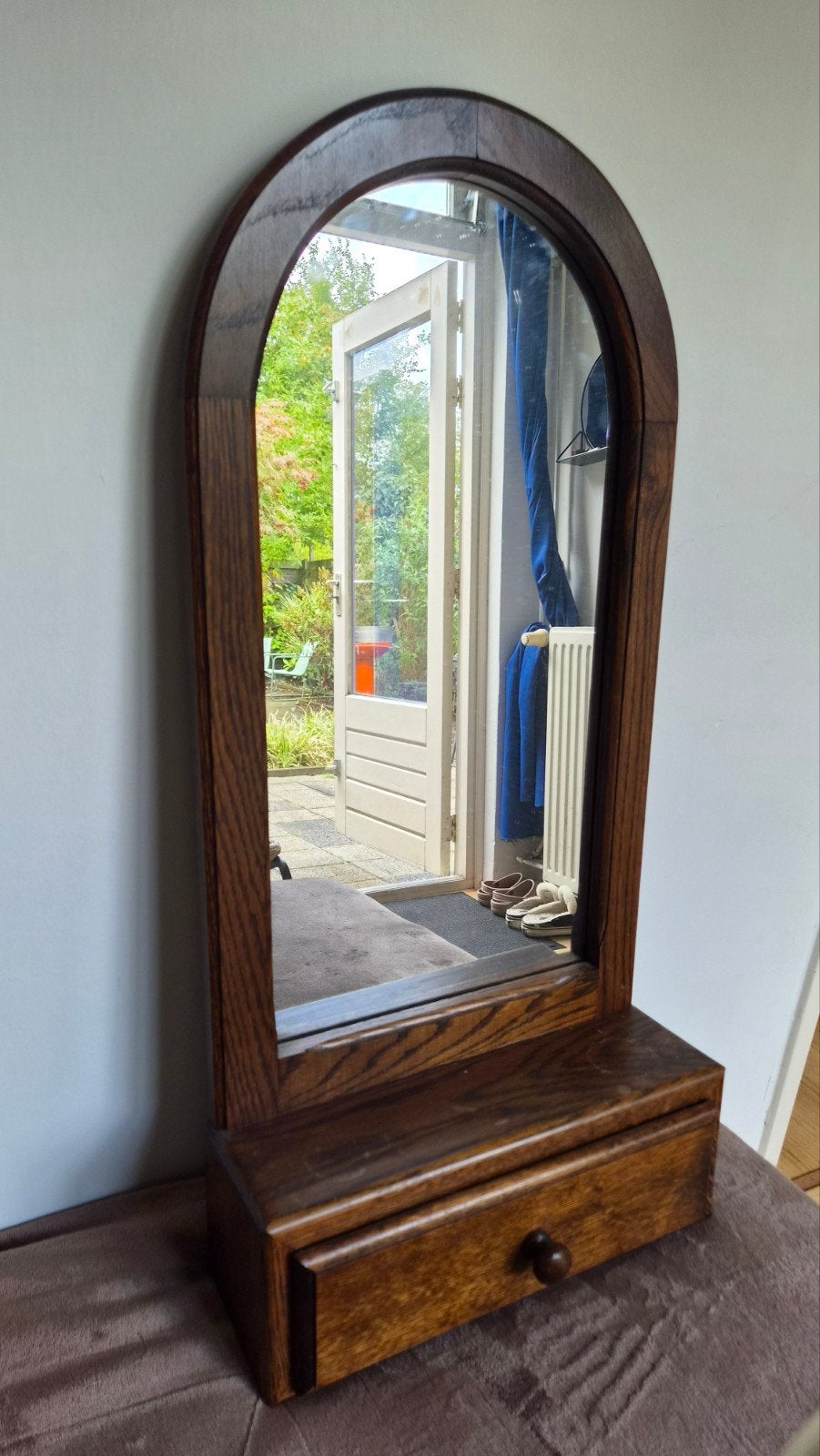 Vintage houten wandspiegel met lade boog, Ophalen, Rechthoekig, Minder dan 50 cm