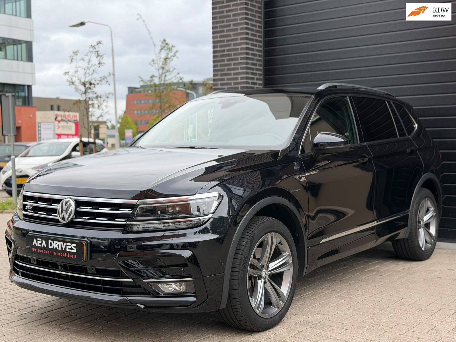 Volkswagen Tiguan Allspace 2.0 TDI Highline Business R 7p., Dealer onderhouden, Gebruikt, 4 cilinders, 7 stoelen
