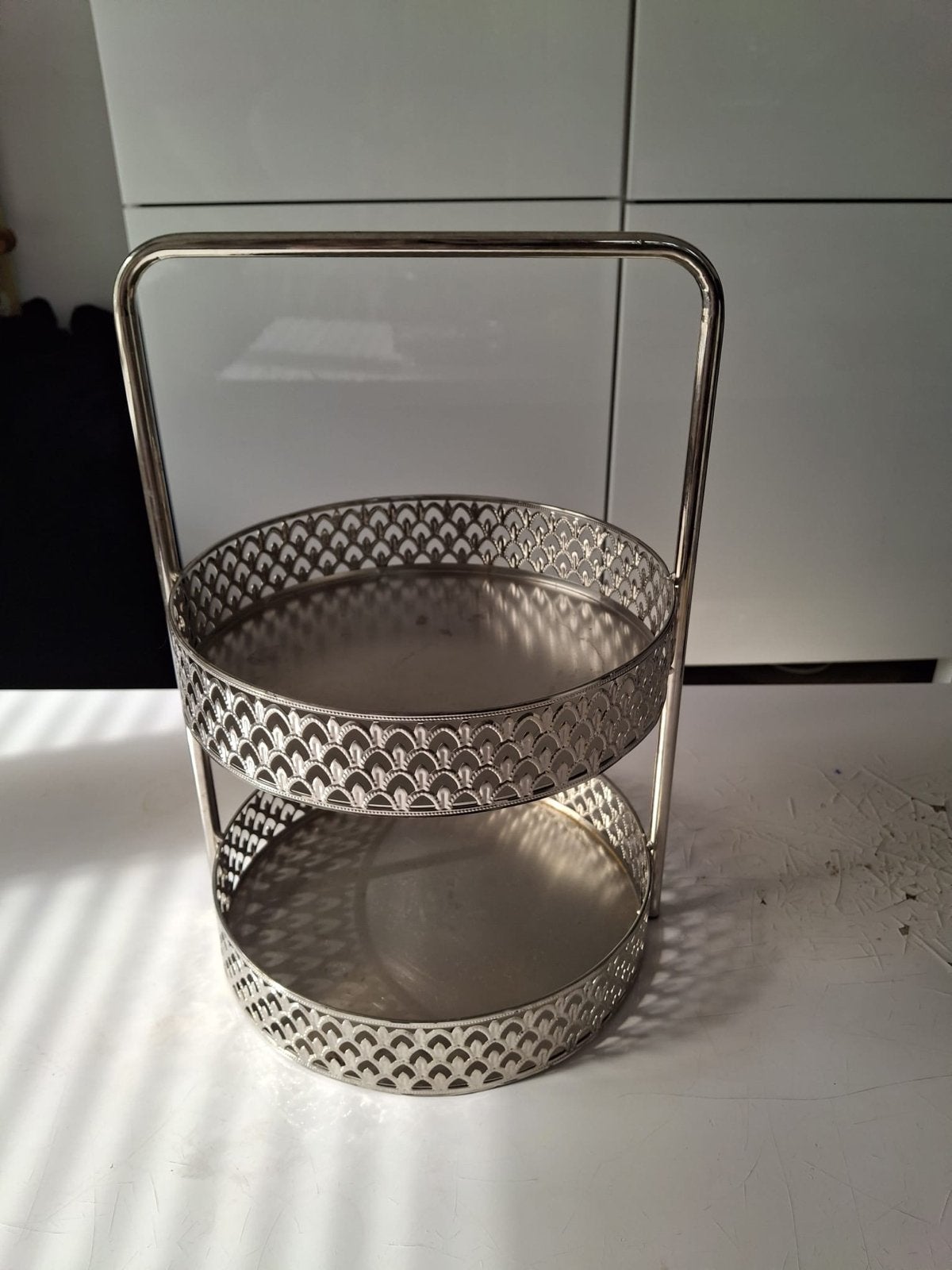 Zilverkleurig etagere dienblad met 2 lagen, Met opstaande rand, Rond, Ophalen of Verzenden, Zo goed als nieuw