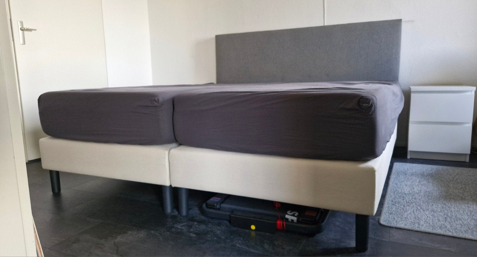 Complete boxspring 180x200 met nachtkastjes en achterwand, Ophalen, Gebruikt, Tweepersoons, 180 cm