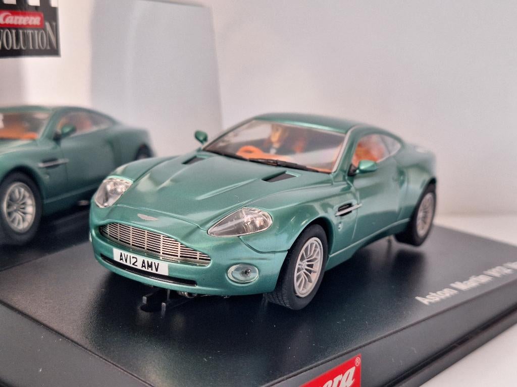 Carrera Evolution Aston Martin V12 Vanquish 25700, Kinderen en Baby's, Speelgoed | Racebanen, Nieuw, Racebaan, Elektrisch, Carrera