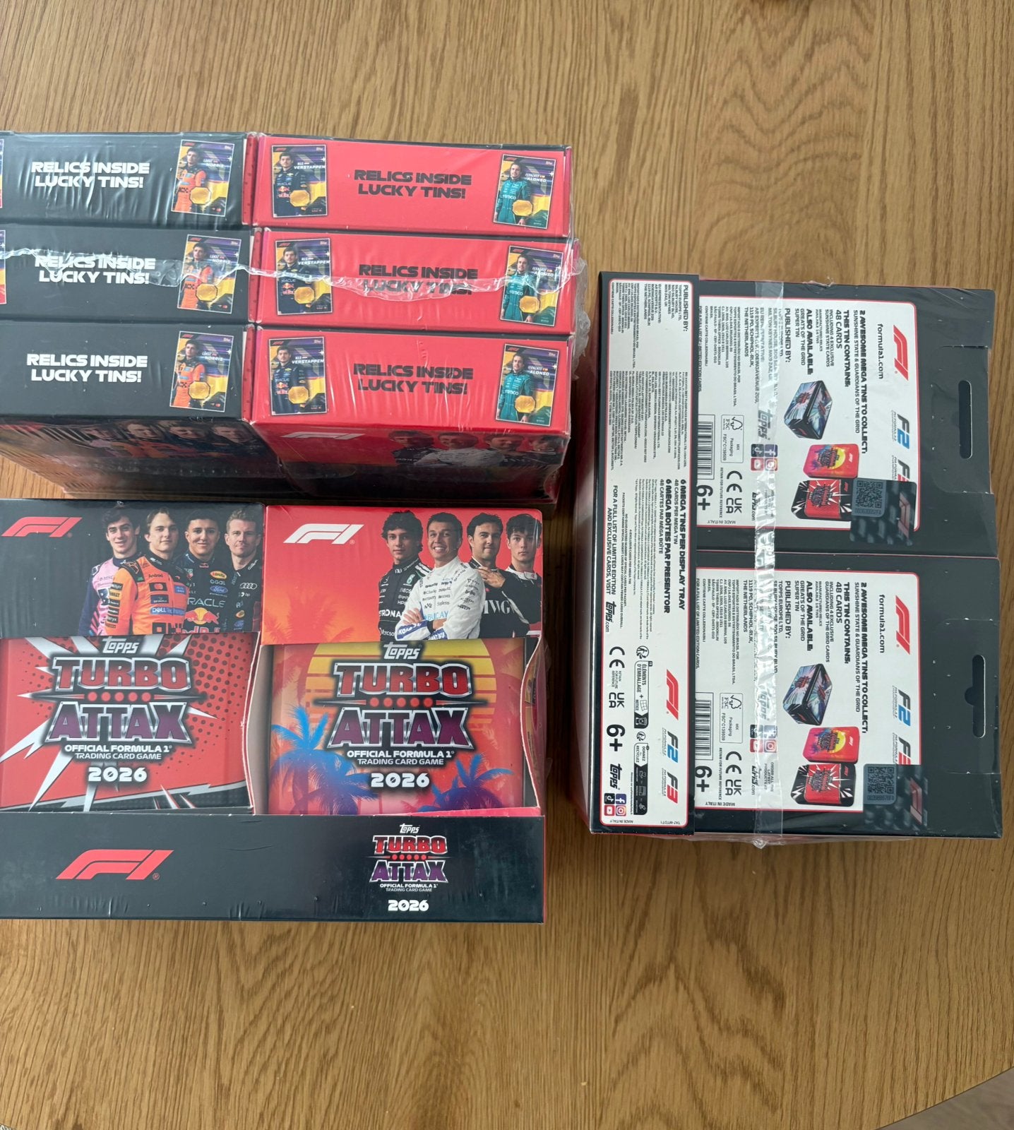 Topps turbo attax F1 tins NIEUWE VOORAAD BINNEN, Ophalen of Verzenden, Nieuw, Boosterbox