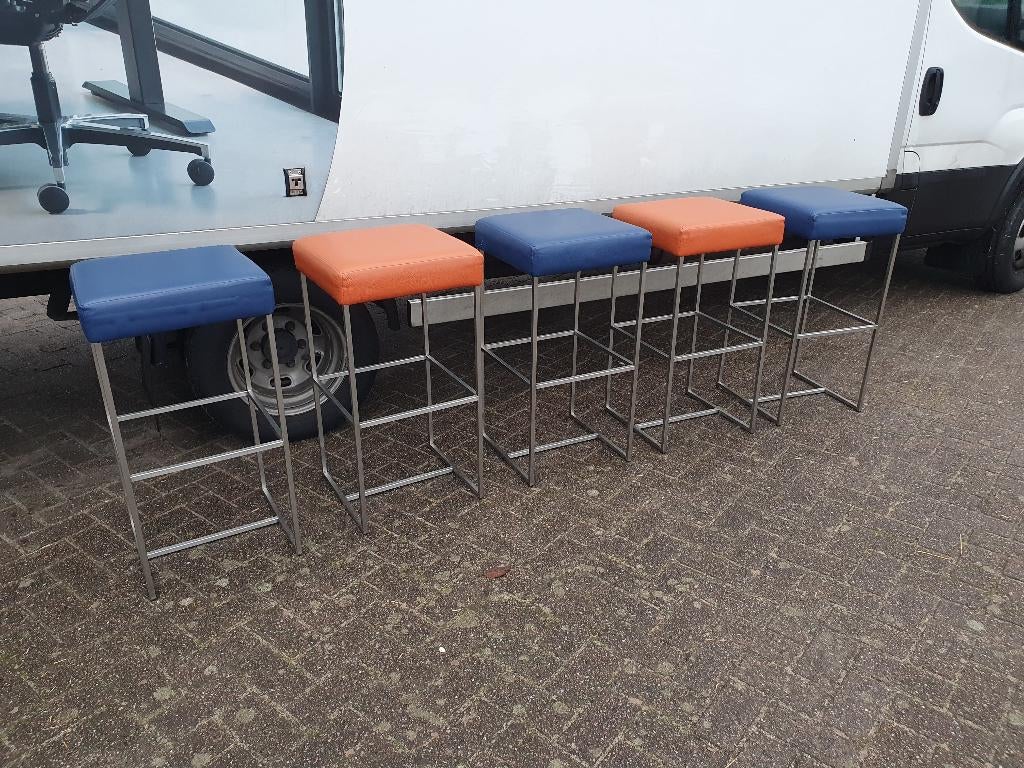 Bert Plantagie Holly barkrukken ( set a 5 stuks ) np 2475, Huis en Inrichting, Barkrukken, 5 krukken of meer, Met voetsteun, 60 tot 90 cm