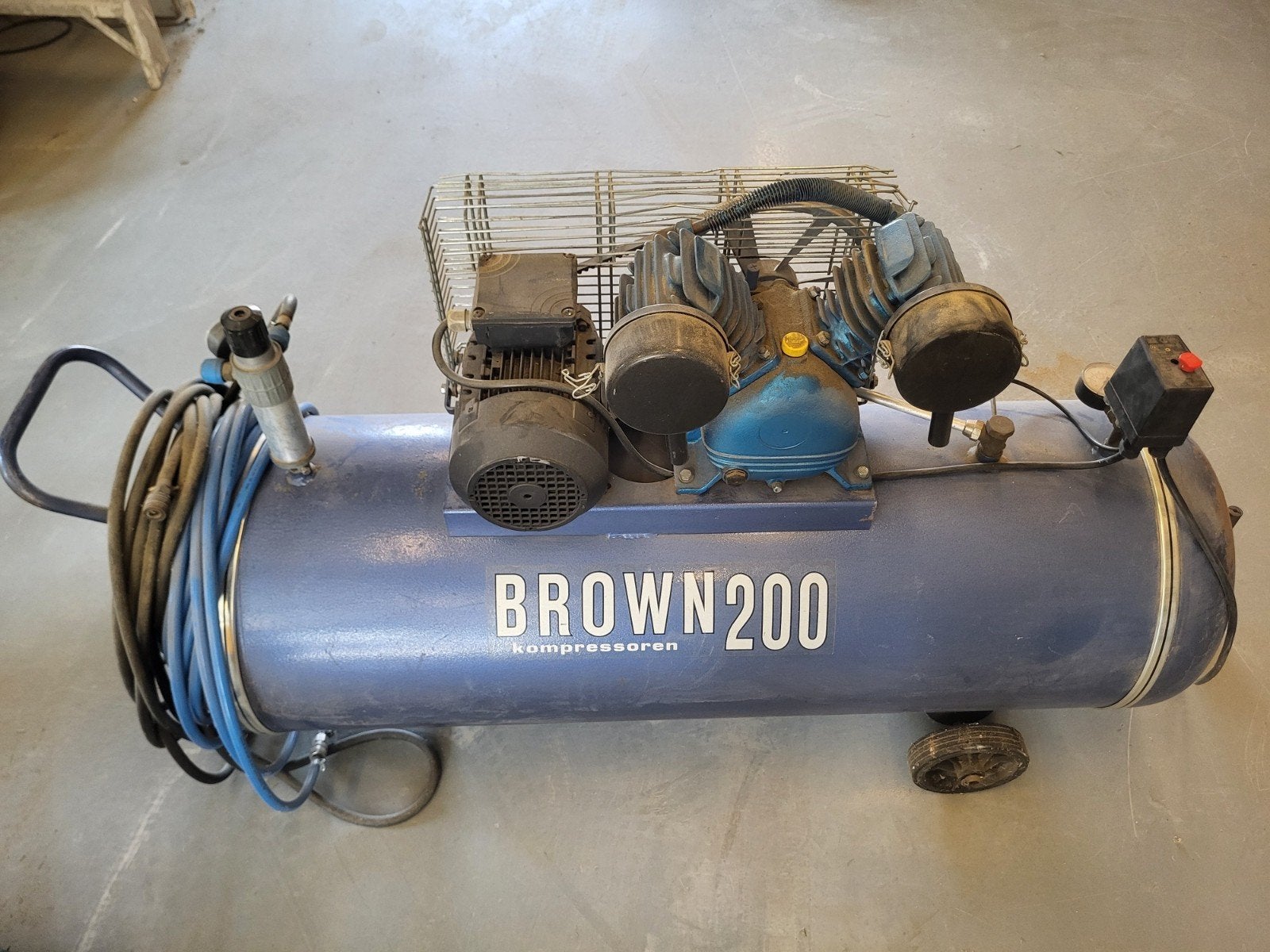 BROWN 200 Kompressor -Betrouwbare Luchtcompresso, Gebruikt, Ophalen of Verzenden, 200 tot 400 liter/min, Mobiel