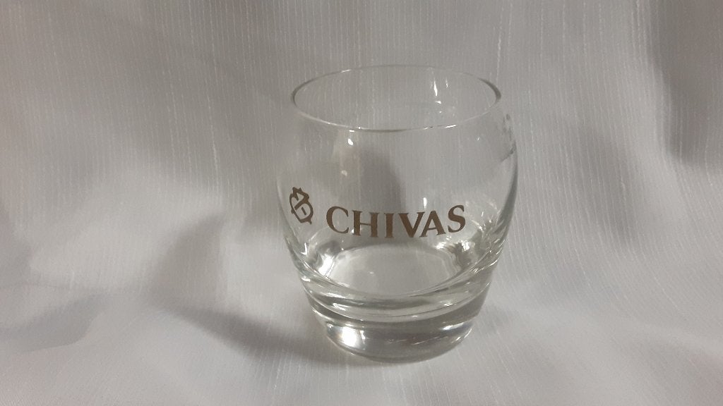 CHIVAS glas met gouden logo, tumbler, 9,5 cm hoog, Verzamelen, Ophalen of Verzenden, Zo goed als nieuw, Borrel- of Shotglas