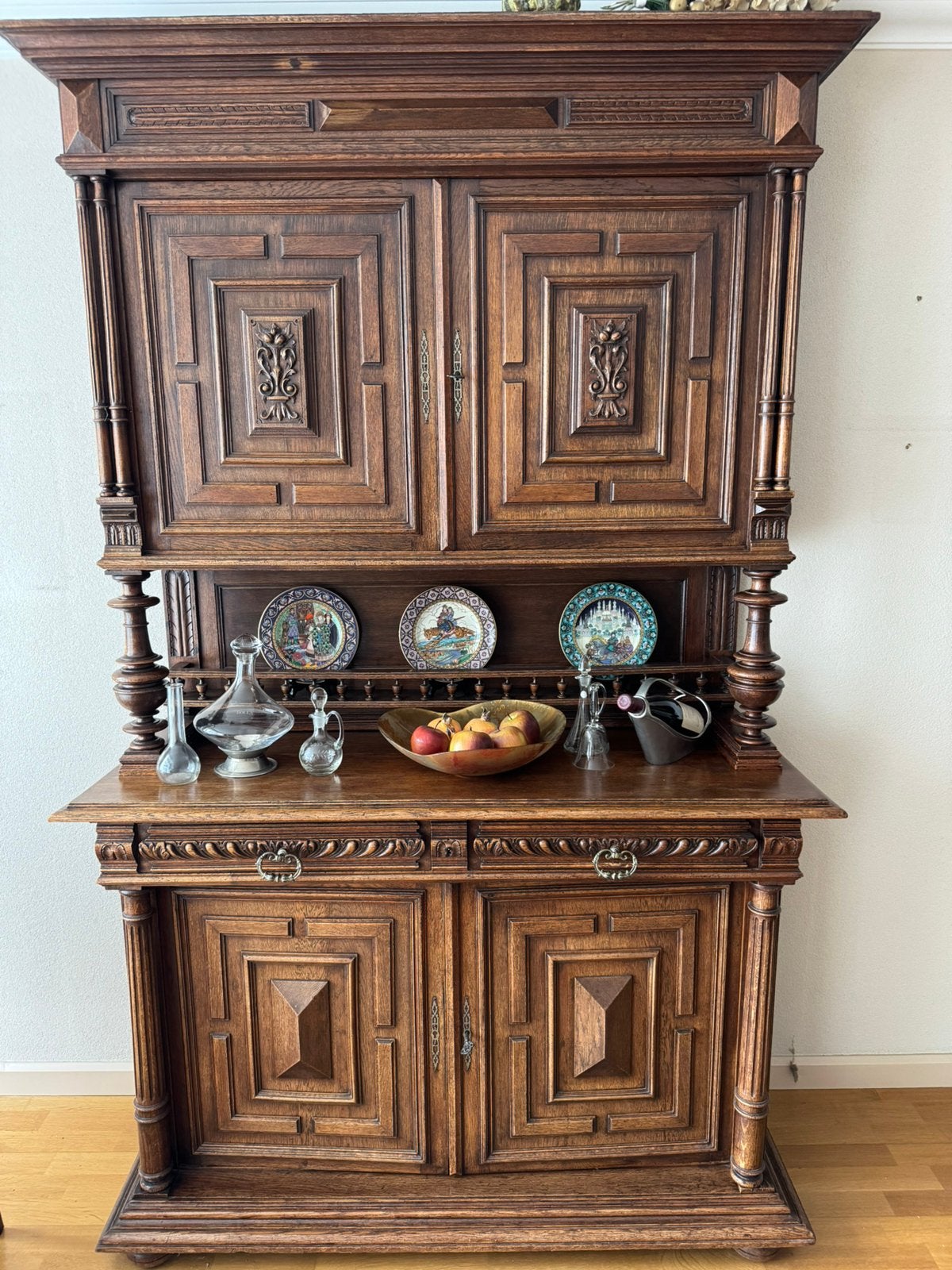Antieke / klassieke massief houten buffetkast   140x50x220, Ophalen of Verzenden