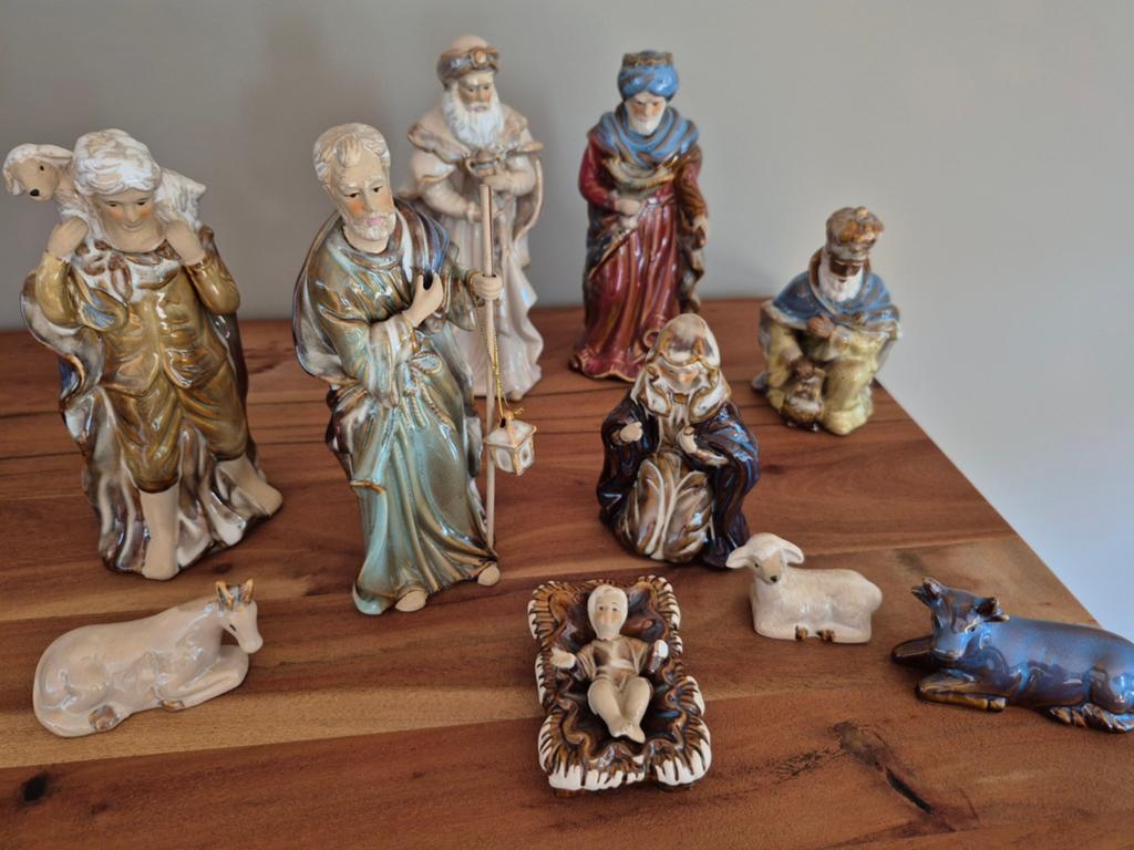 10 delige geglazuurd porseleinen kerstgroep, Ophalen of Verzenden, Gebruikt, Beeld(je)