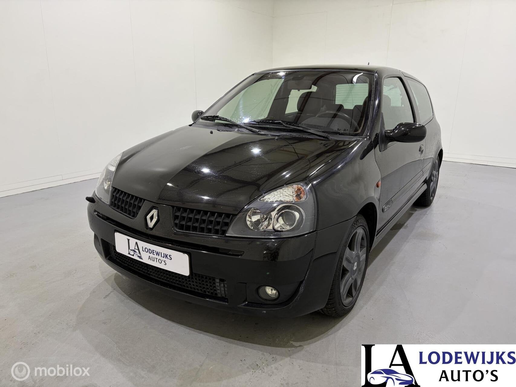 Renault Clio 2.0-16V Sport, Voorwielaandrijving, 1998 cc, 4 cilinders, Zwart