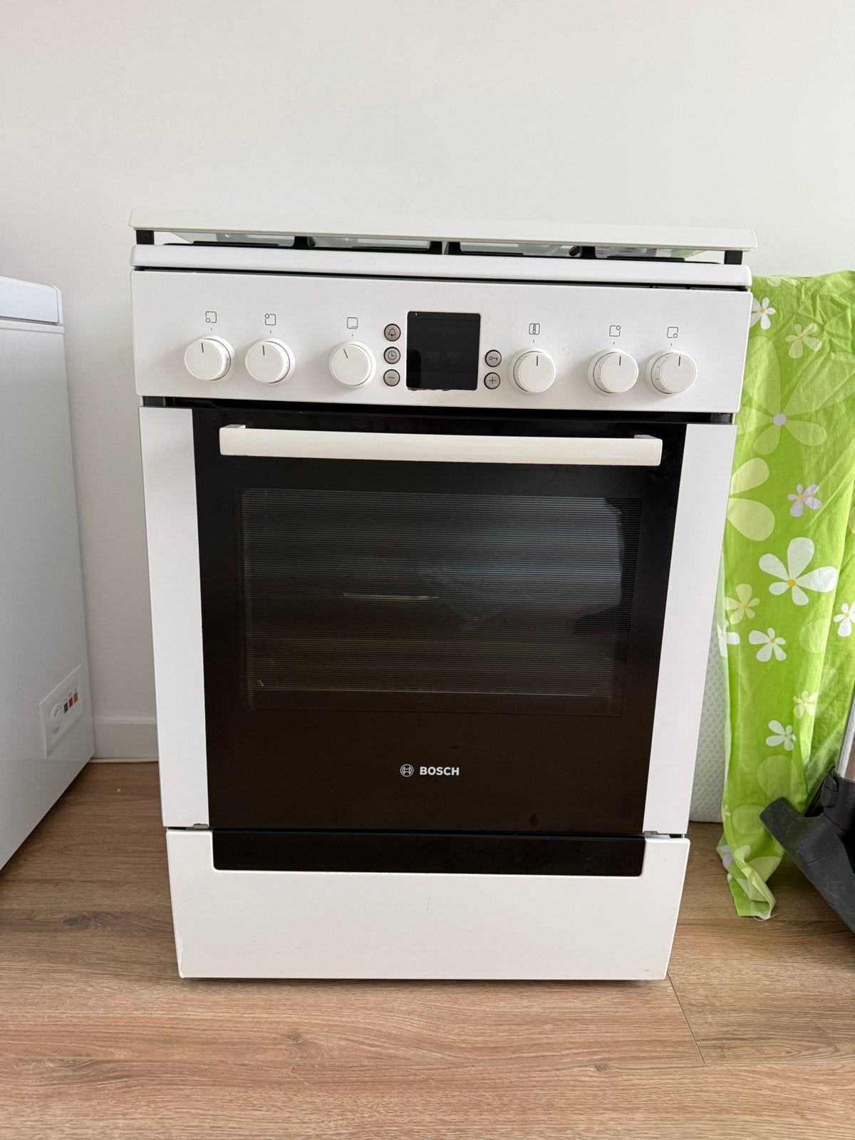 Bosch fornuis, Witgoed en Apparatuur, Ophalen, 4 kookzones, Zo goed als nieuw, Gas