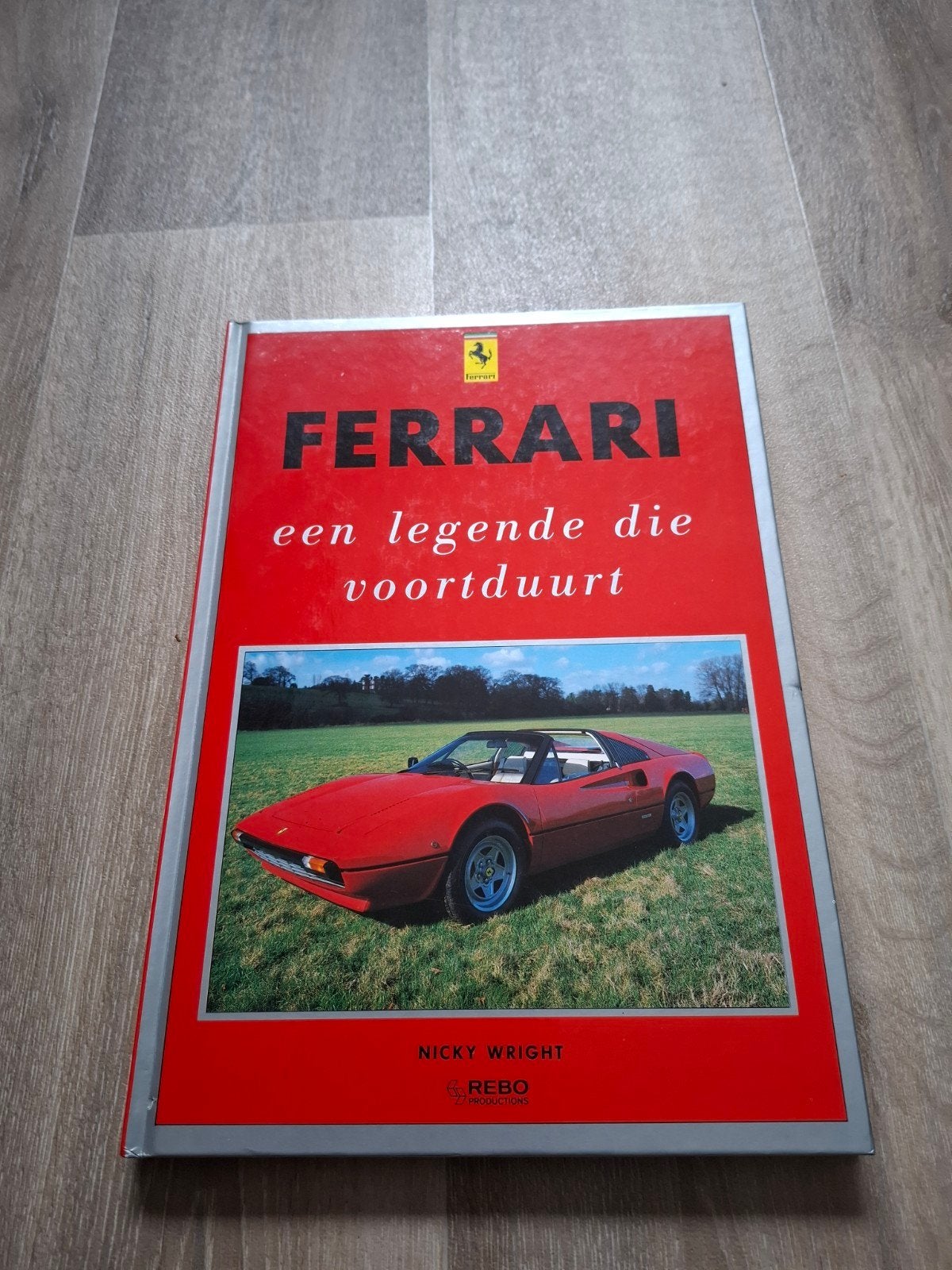 boek Ferrari "een legende die voortduurt ", Verzamelen, Ophalen of Verzenden, Gebruikt, Auto's