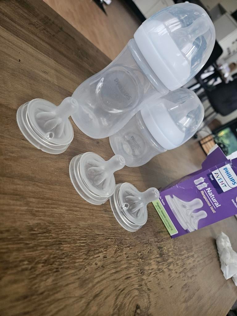 Philips Avent flessen met spenen (4x maat 3, 1x maat 2), Ophalen of Verzenden, Gebruikt, Overige typen