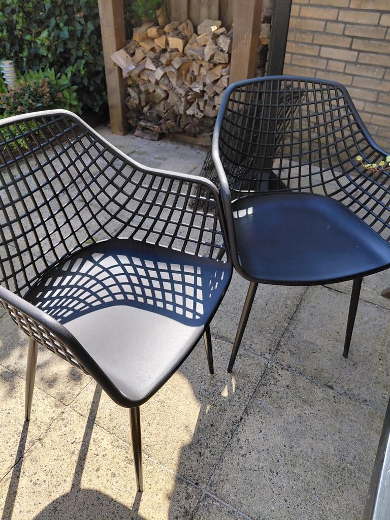 2x Zwarte Tuinstoelen met Gaaspatroon, Ophalen of Verzenden, Gebruikt, Kunststof