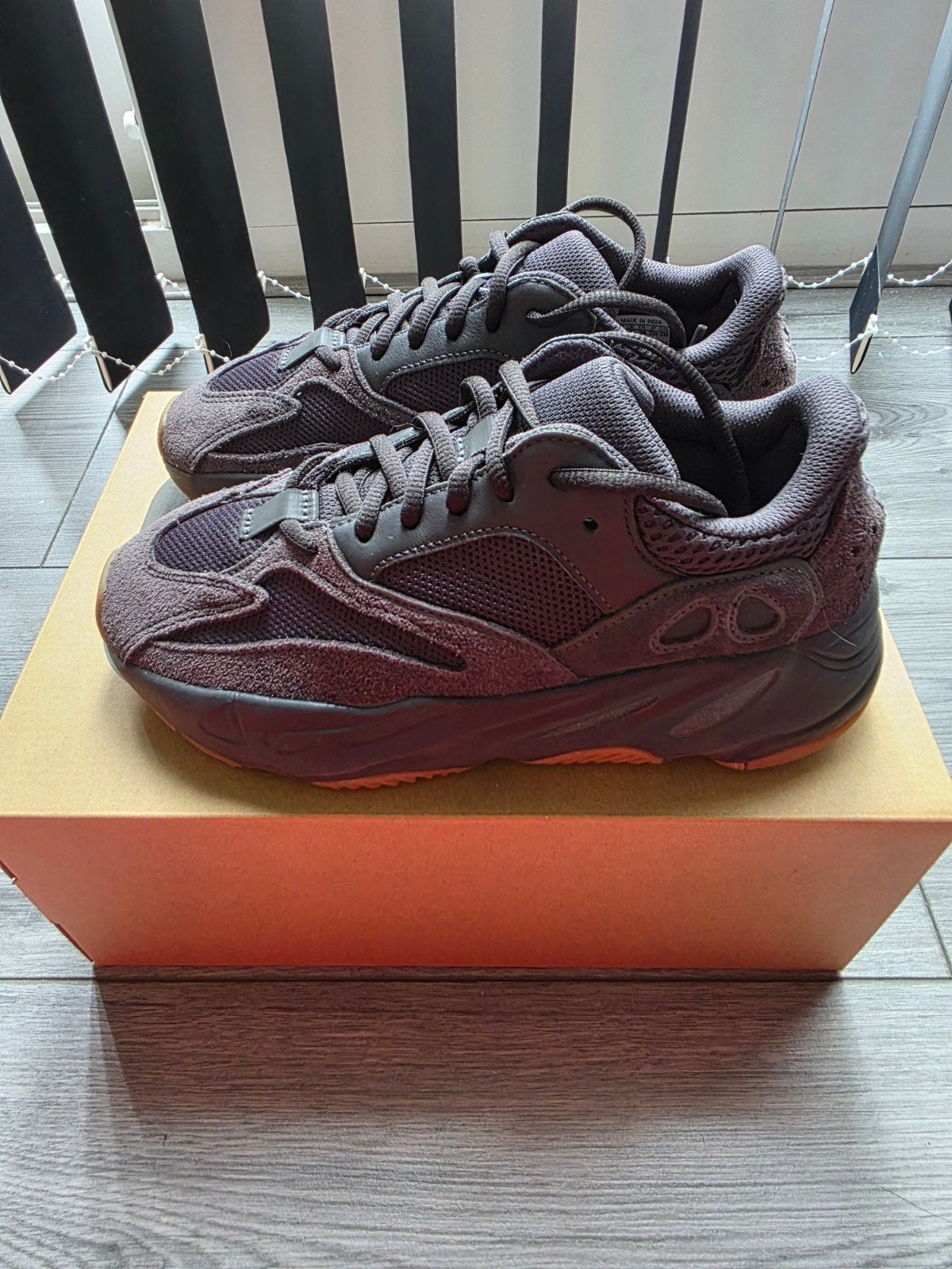 Adidas Yeezy Boost 700 Utility Black - Maat 38, Ophalen, Zo goed als nieuw, Zwart, Sneakers of Gympen