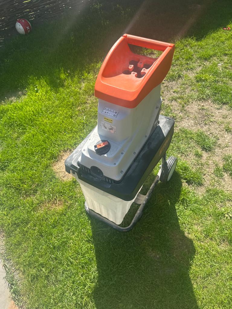 Stihl GHE 135 L Elektrische Hakselaar - Stil en Krachtig, Ophalen of Verzenden, Zo goed als nieuw, Elektrisch, Met opvangbak
