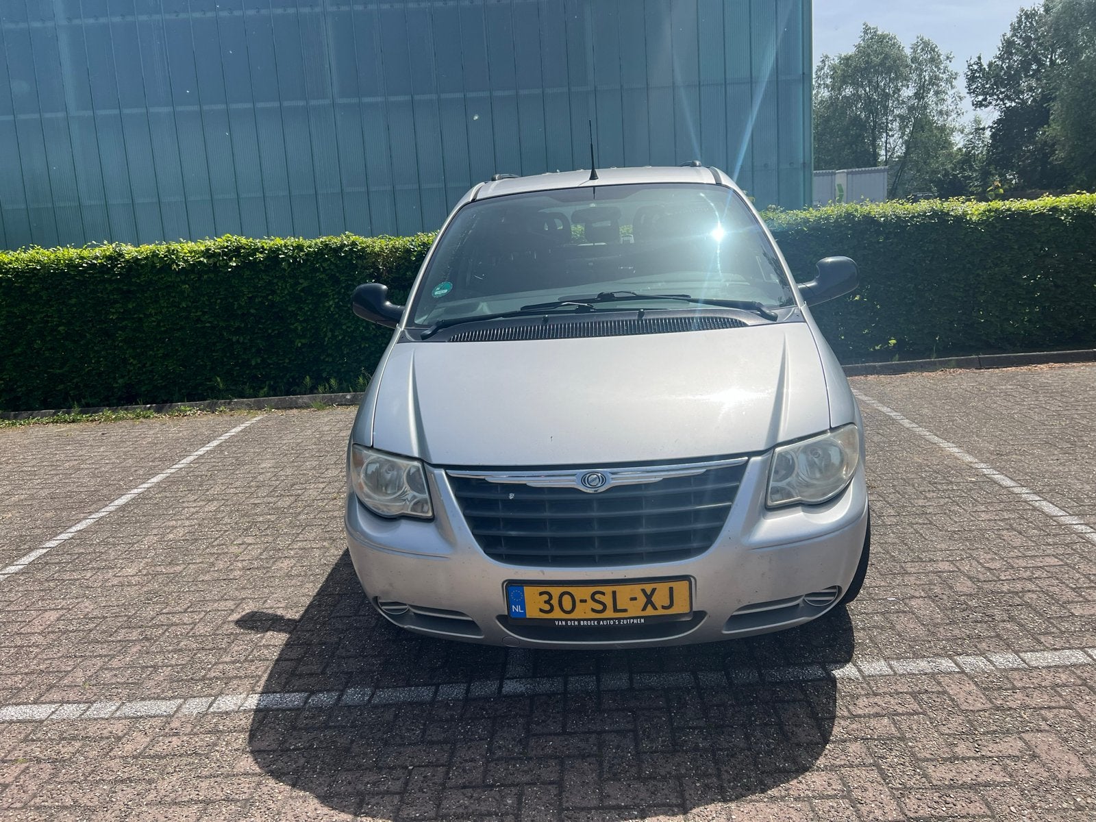 Chrysler Voyager 3.3 I AUT 2006 Grijs, Auto's, Chrysler, 3301 cc, 450 kg, 7 stoelen, 120 €/maand