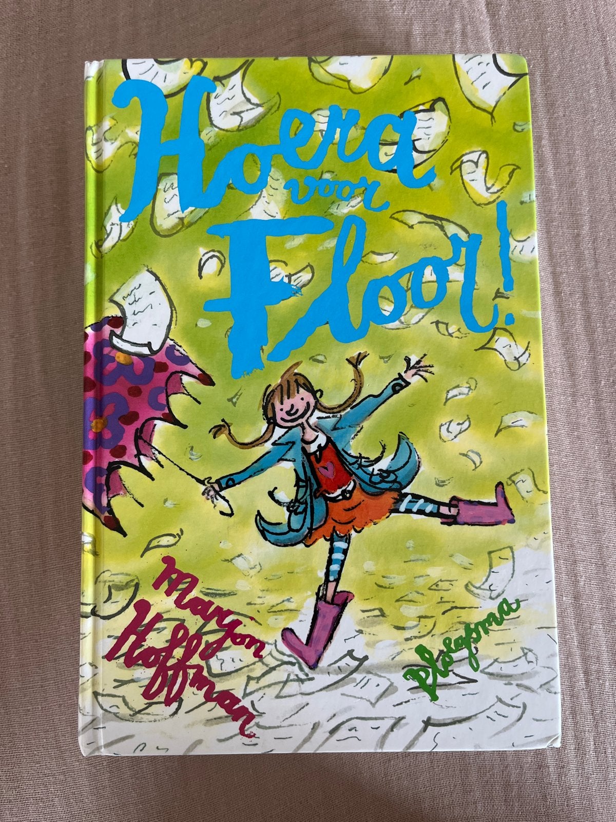 Hoera voor Floor! - Mary Hoffman (Kinderboek), Ophalen of Verzenden, Zo goed als nieuw, Fictie