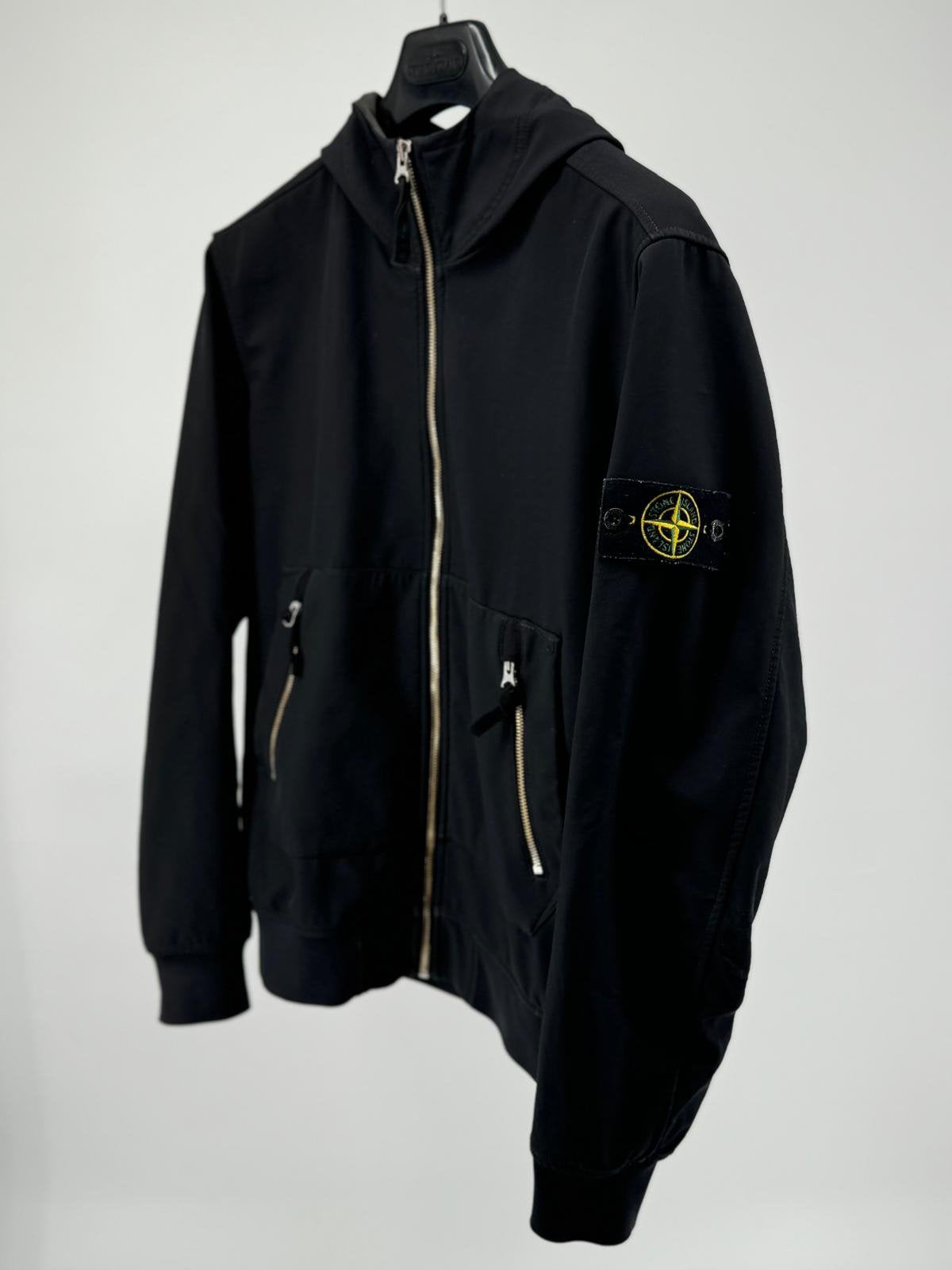 Stone Island Soft Shell - Maat Medium, Kleding | Heren, Jassen | Zomer, Zo goed als nieuw, Maat 48/50 (M), Zwart, Ophalen of Verzenden