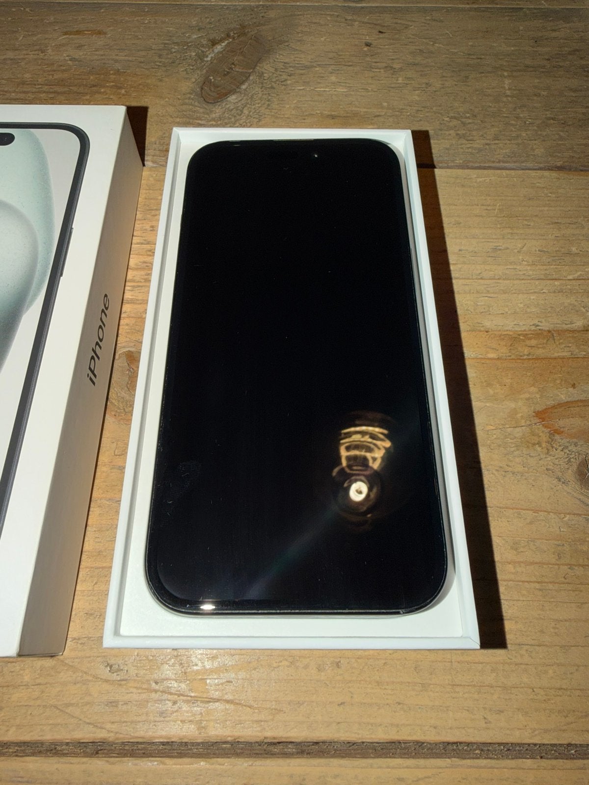 Foto 4 van Apple iPhone 15 128GB Zwart