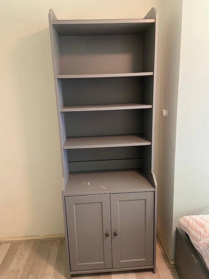 Hoge kast met 2 deuren, grijs, Ophalen, Met plank(en), Kunststof, 50 tot 100 cm