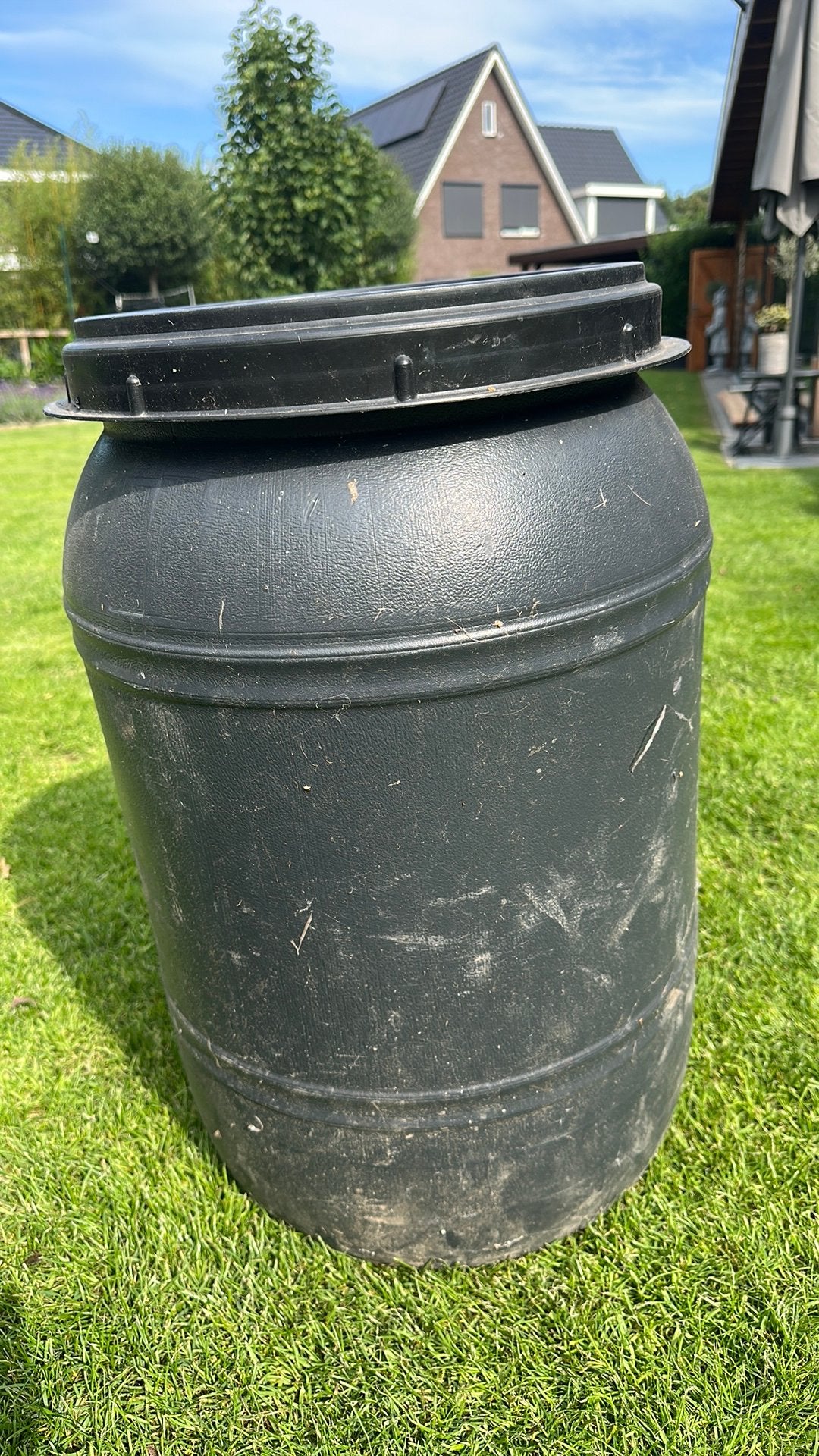 Grijze voerton 62 cm hoog, Ophalen, Vee