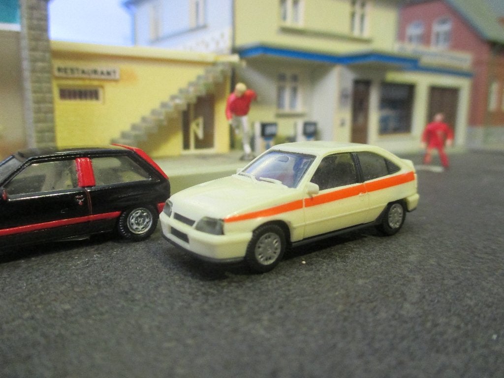 Opel Kadett E Gsi - Herpa crème, Ophalen of Verzenden, Zo goed als nieuw, Auto, Herpa