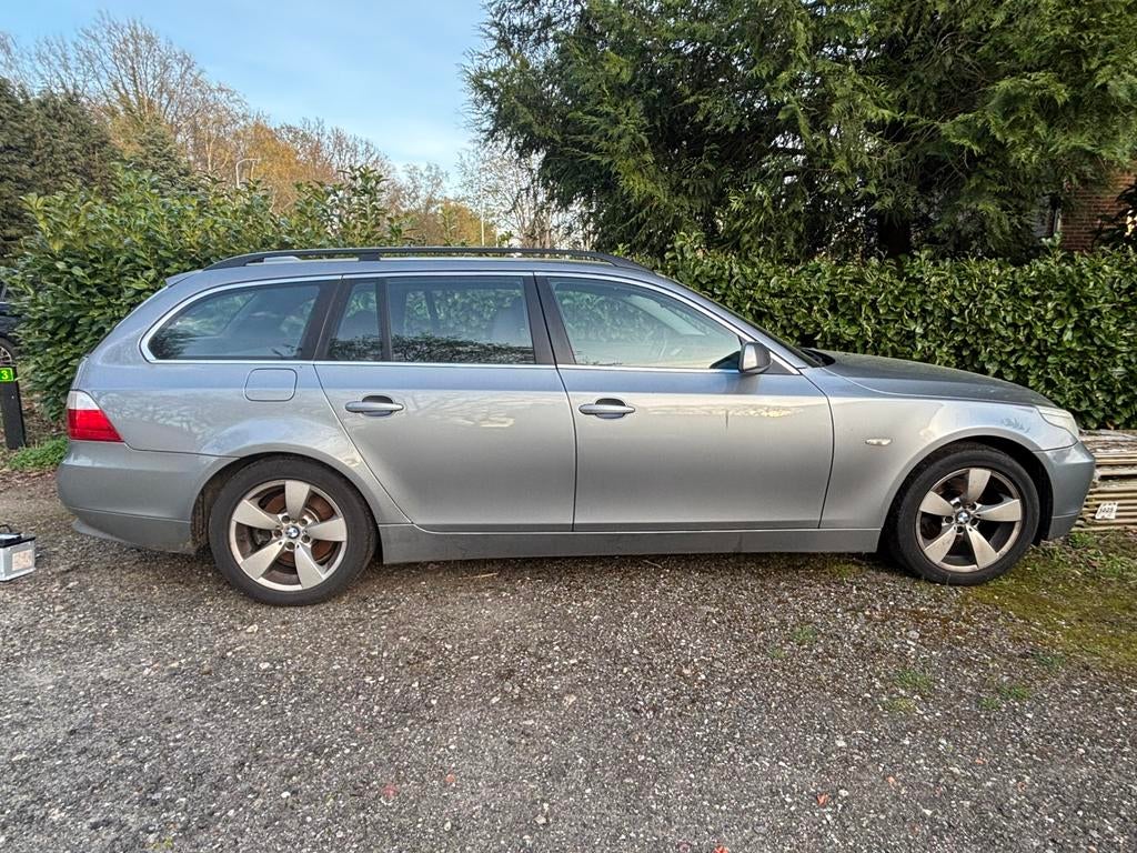 BMW 5-Serie 525i Touring **defect**!!!, Auto's, BMW, Automaat, Achterwielaandrijving, Zwart, 2000 kg