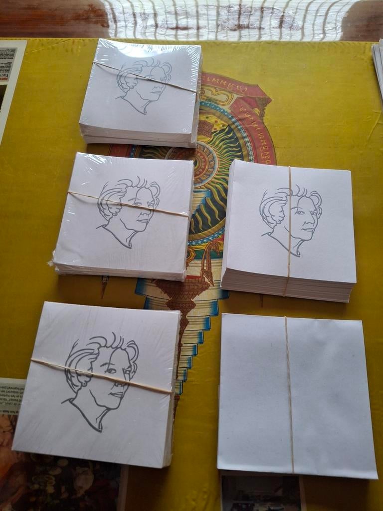 Verzendkaarten portret van Beatrix  incl. Envelop setje 25st, Ophalen of Verzenden, Zo goed als nieuw, Kaart, Foto of Prent