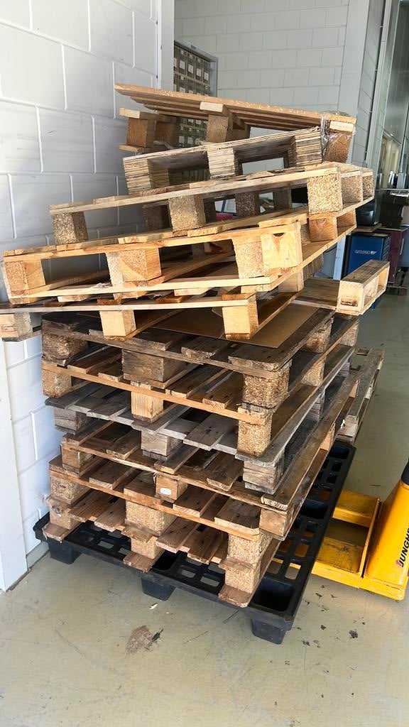 Wegwerp pallets ophalen Veghel 0642589970, Doe-het-zelf en Verbouw, Hout en Planken, Ophalen of Verzenden, Zo goed als nieuw, 50 mm of meer