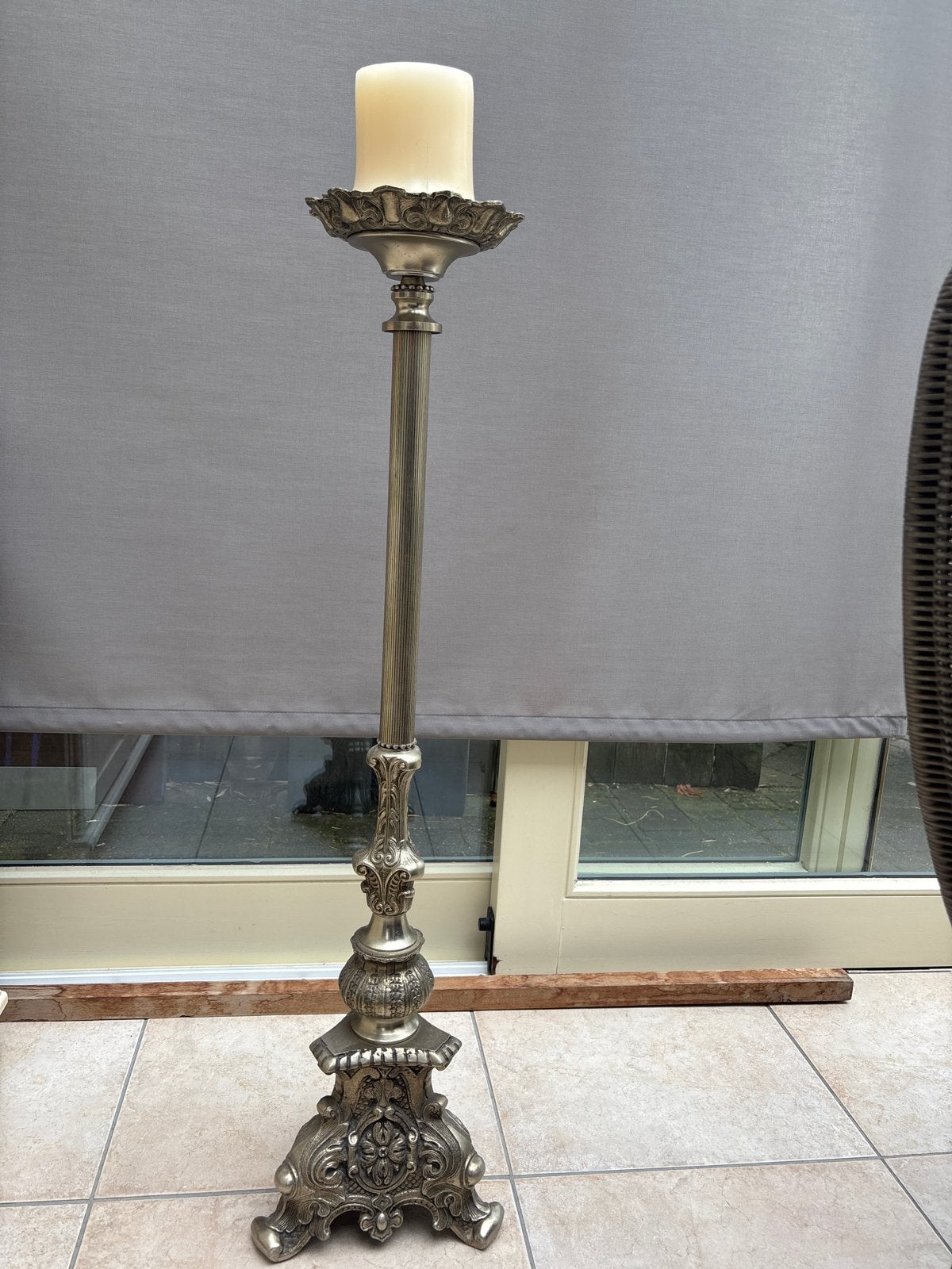 Grote zilverkleurige (kerk)kandelaar - 100 cm hoog, Huis en Inrichting, Ophalen, Gebruikt, Metaal, Kandelaar