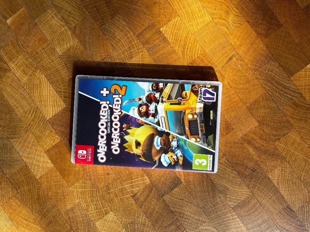 Overcooked! + Overcooked! 2 Special Edition Nintendo Switch, Overige genres, Ophalen of Verzenden, Zo goed als nieuw, Eén computer