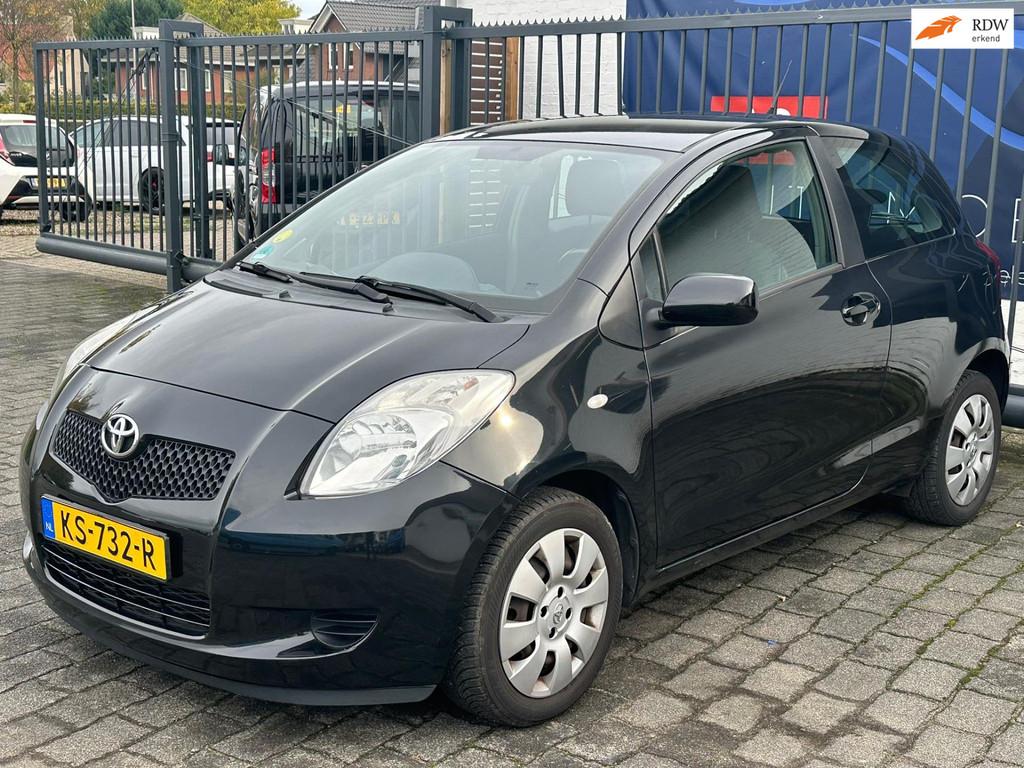 Toyota Yaris 1.3 VVTi Terra / AIRCO / ELEKTRISCHE RAMEN, Voorwielaandrijving, 4 cilinders, 995 kg, Zwart