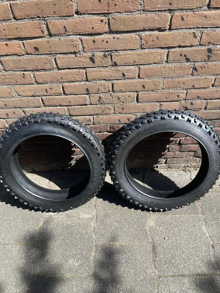 Fatbike buitenbanden met spikes - 20x4.0 (98-406), Gebruikt, Band, Ophalen of Verzenden, Fatbike