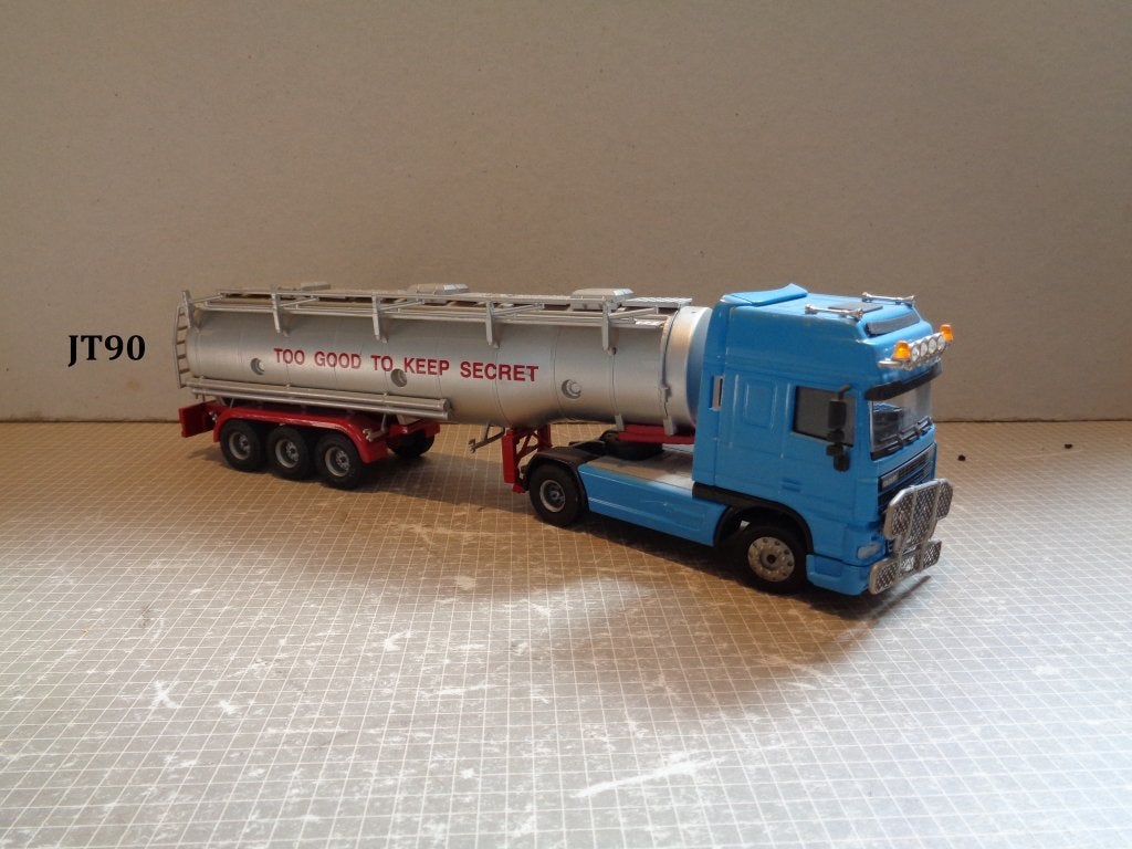 joal/tekno daf xf ssc met tank trailer, Hobby en Vrije tijd, Modelauto's | 1:50, Ophalen of Verzenden, Zo goed als nieuw, Bus of Vrachtwagen