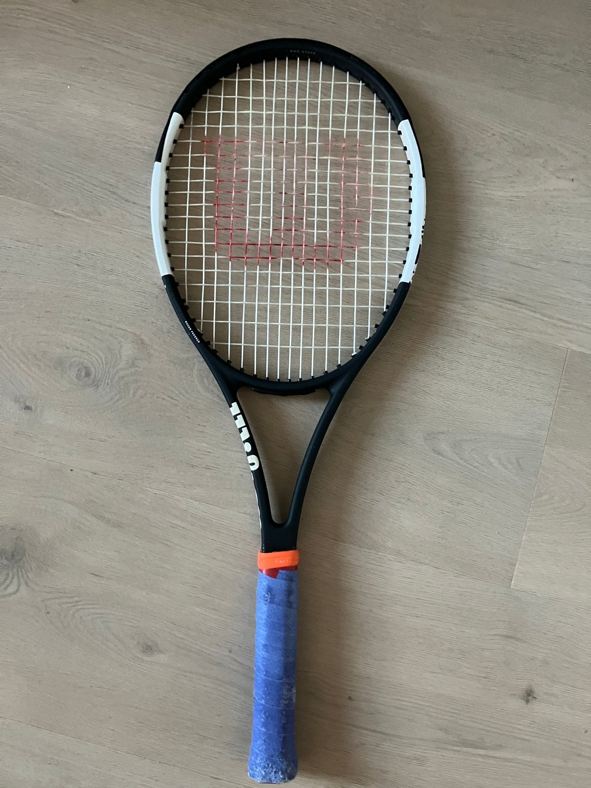 Wilson Pro Staff 97 V12 Roger Federer Tennisracket 315g, Sport en Fitness, Tennis, Ophalen of Verzenden, Gebruikt, Racket, Wilson